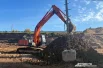 Работа ведётся не только на самом мосту, но и на обоих берегах.