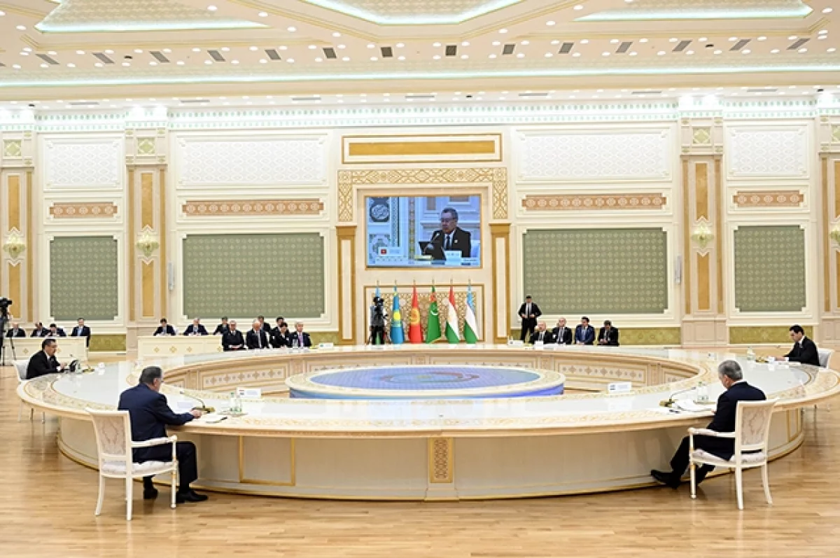 Жапаров предложил создать единую торговую площадку стран ЦА и Азербайджана