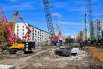На этапе устройства котлована активно применяют тяжелую строительную технику.