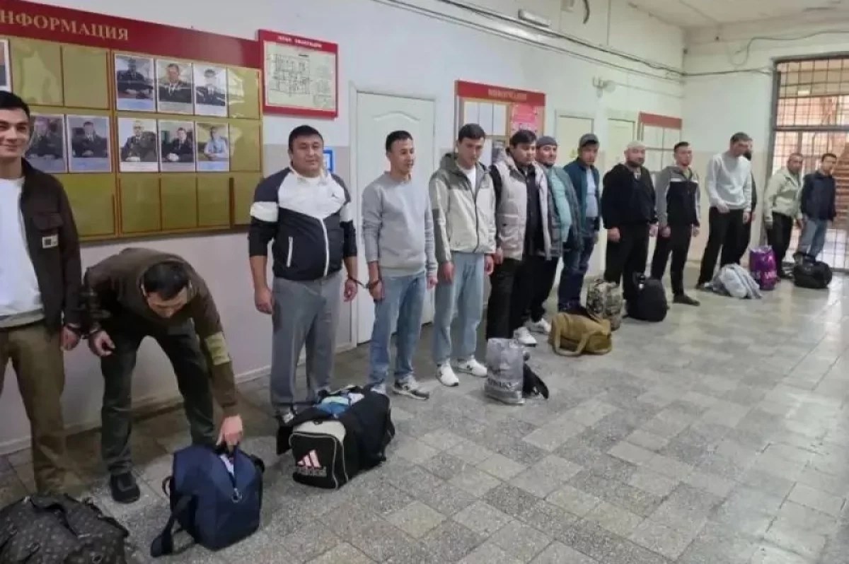 36 граждан Узбекистана выдворили из Приморья рейсом на Ташкент