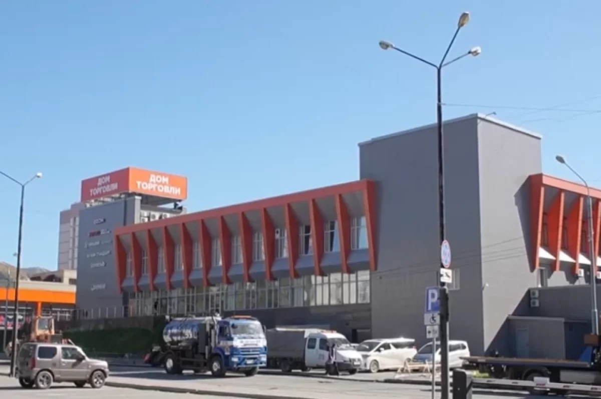 В Южно‑Сахалинске в районе «Дома торговли» уложили новый асфальт