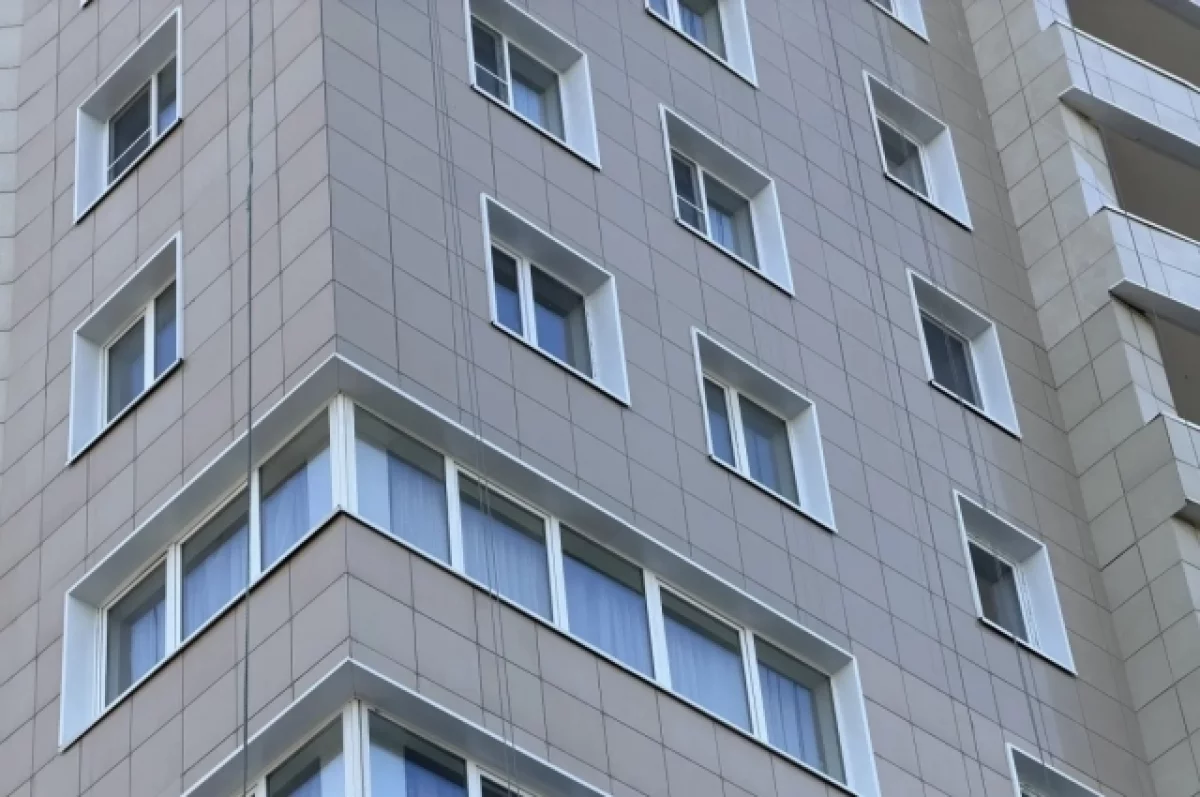 В пострадавшем от БПЛА доме в Перми полностью восстановили фасад