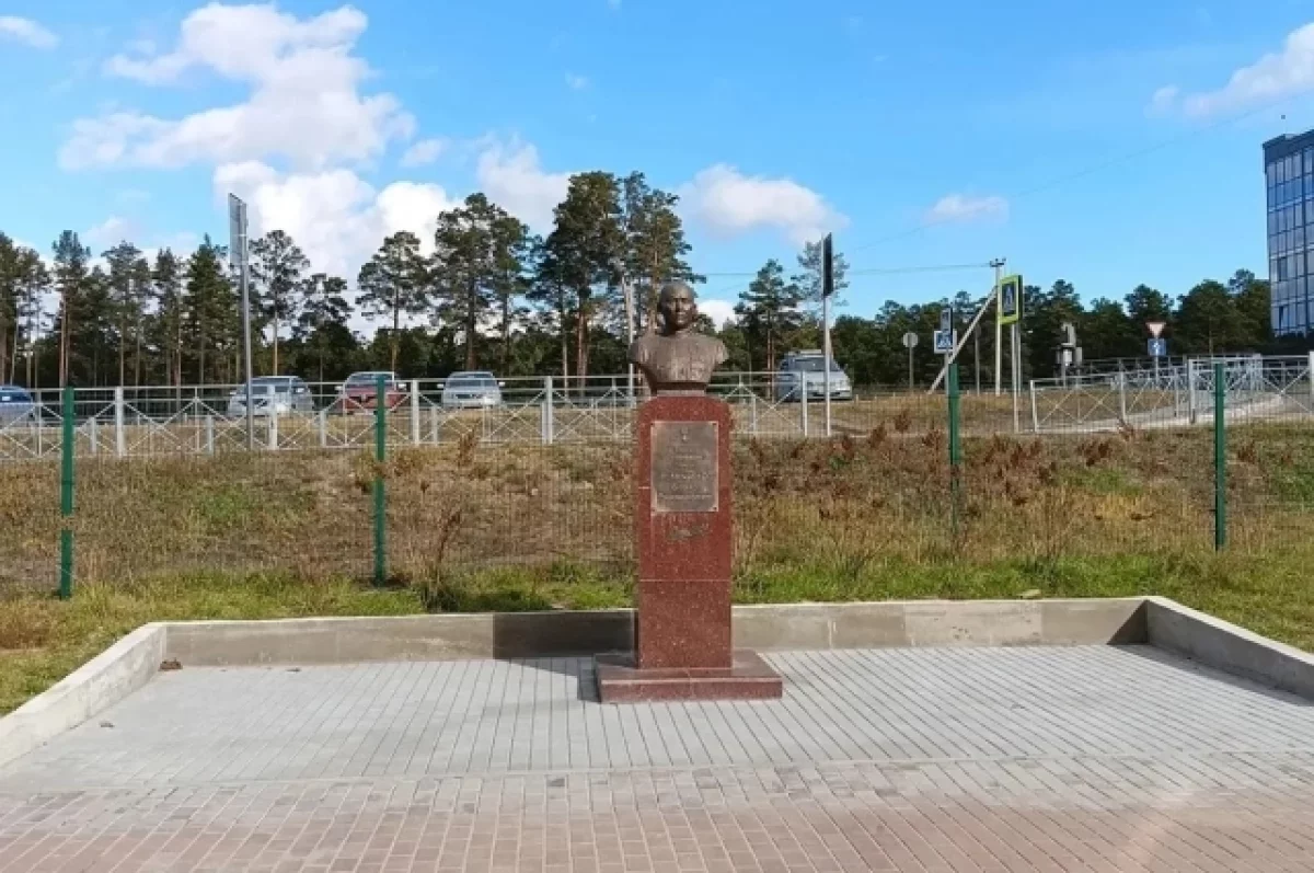 Памятник Герою СССР Базару Ринчино в Улан-Удэ перенесли на новое место