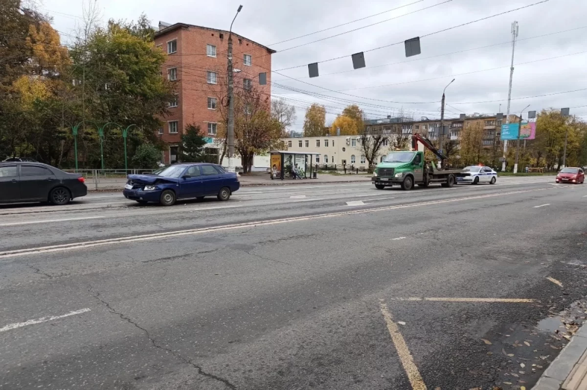 На перекрёстке проспектов Победы и Волоколамского из-за ДТП растёт пробка