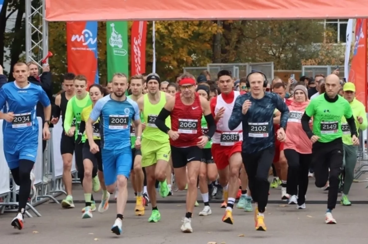 В Центральном парке Тулы порядка 800 человек участвовали в осенней эстафете