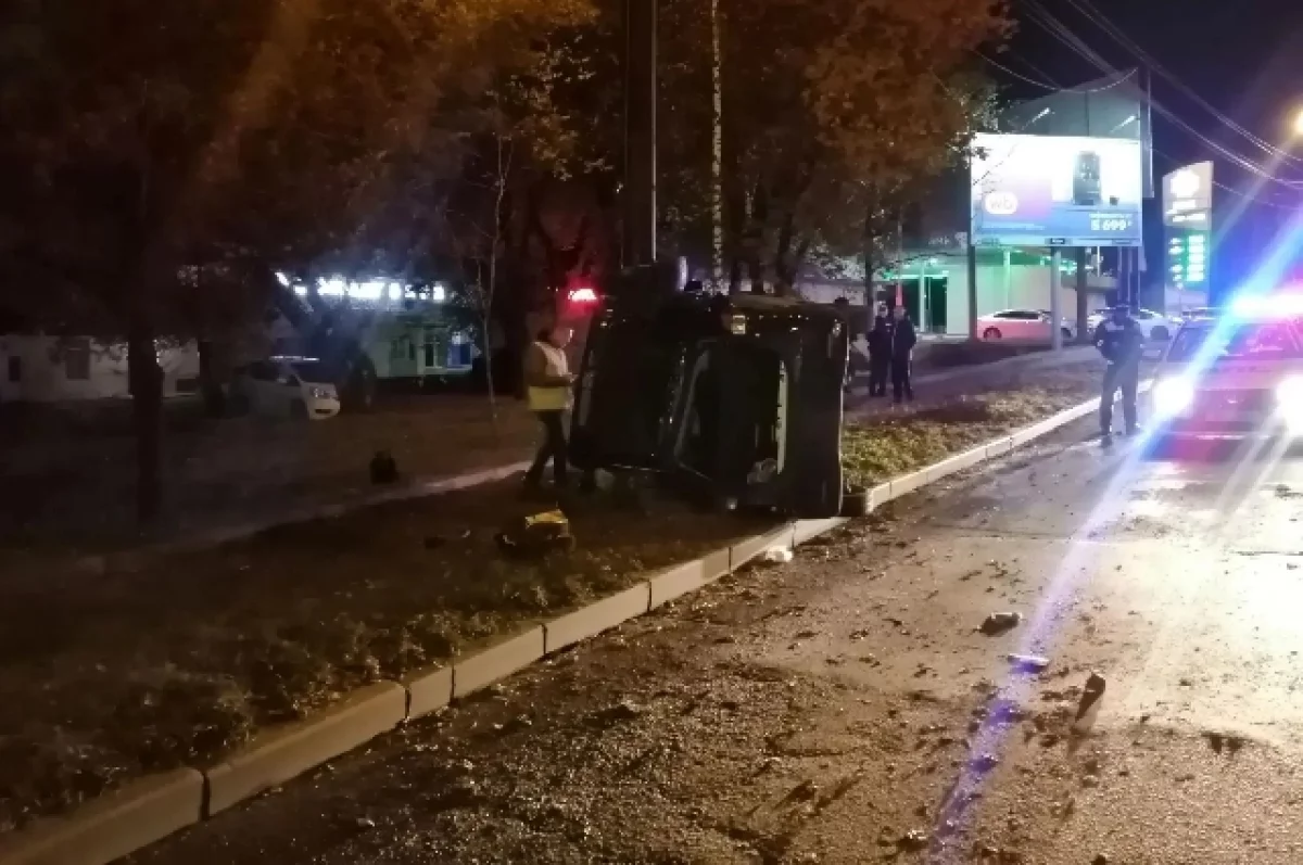 В Хабаровске пьяный водитель опрокинул Suzuki и погубил пассажирку