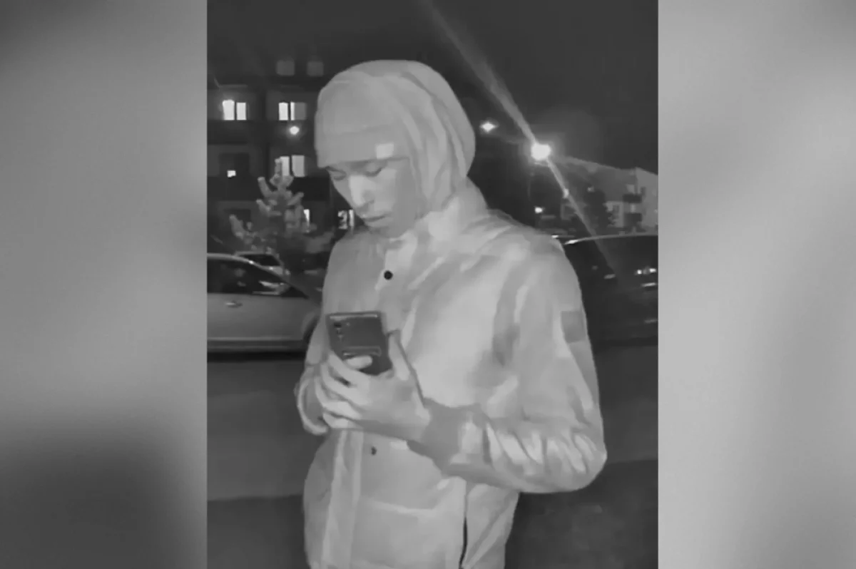 В Иркутске разыскивают предполагаемого автора граффити с рекламой наркошопа
