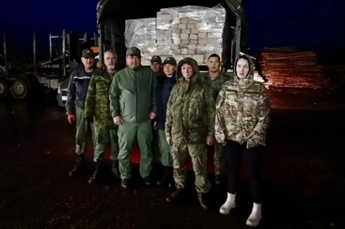 Псковские дружинники отправили на передовую девять поддонов брикетов