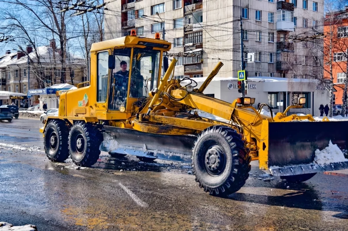 Для зимней уборки трасс УрФО подготовили 1 288 единиц дорожной техники