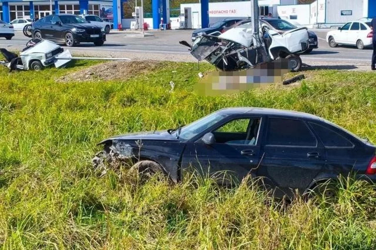 Обгон на трассе в КЧР закончился аварией, в которой погибли три человека