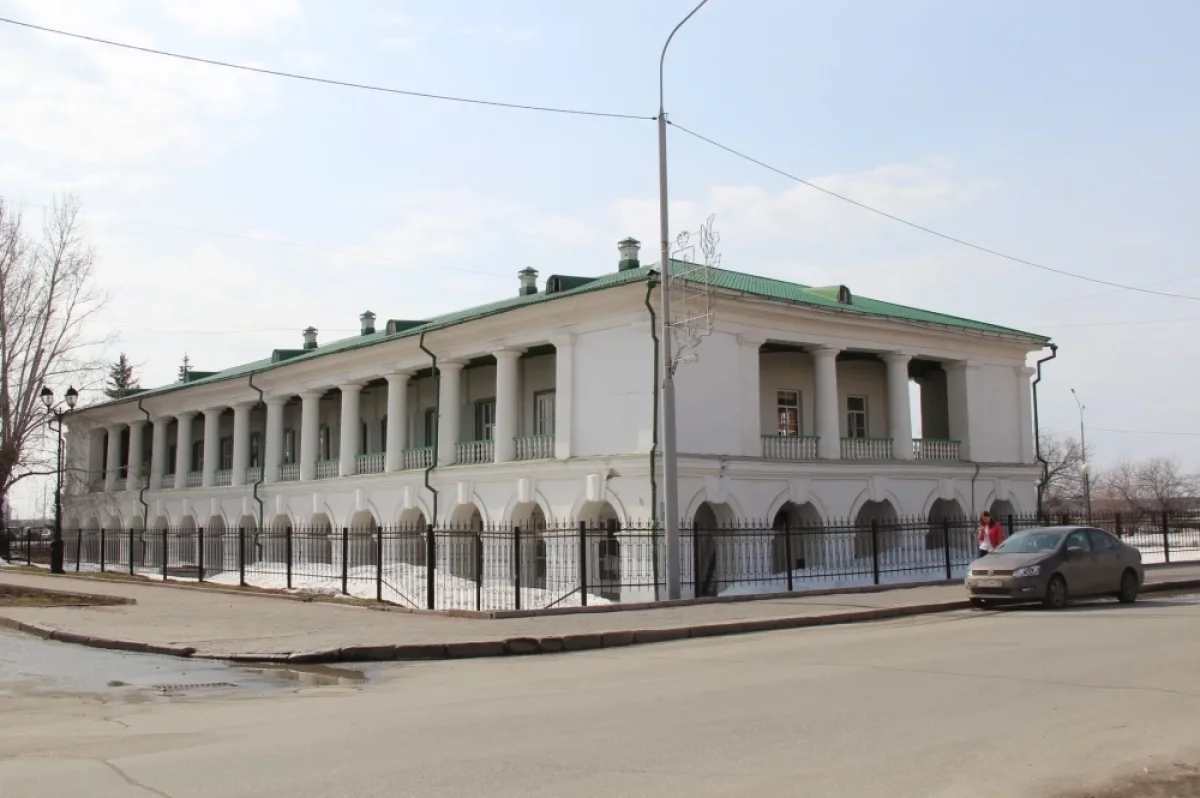Биржевой корпус в центре Томска выставили на торги