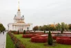 ВДНХ приглашает на осенний вернисаж. Гуляйте среди бегоний, любуйтесь живописью в павильоне №1, а 17–18 октября загляните на «Октоберфест» с грилем и мастер-классами.