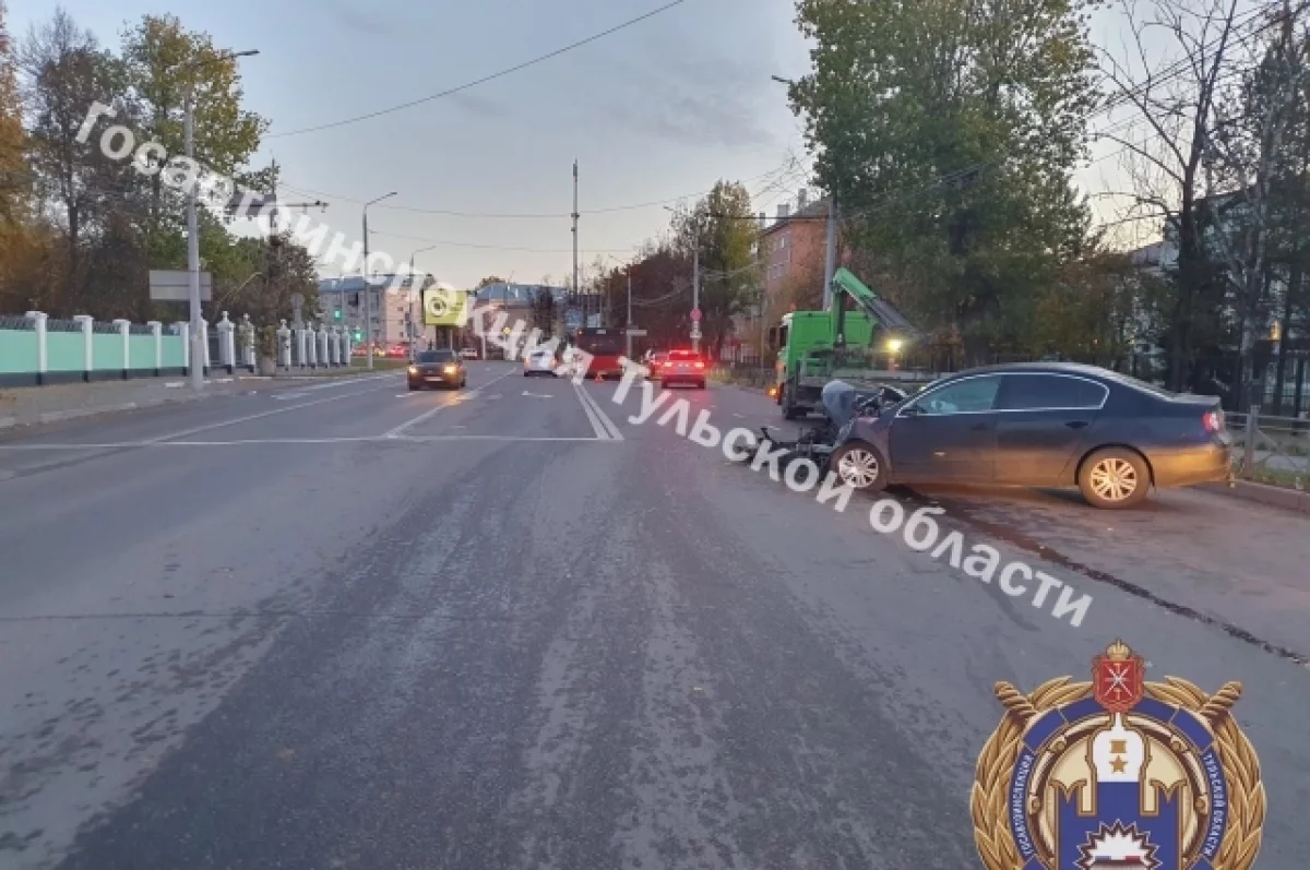 В Туле пьяный водитель легкового автомобиля столкнулся с автобусом