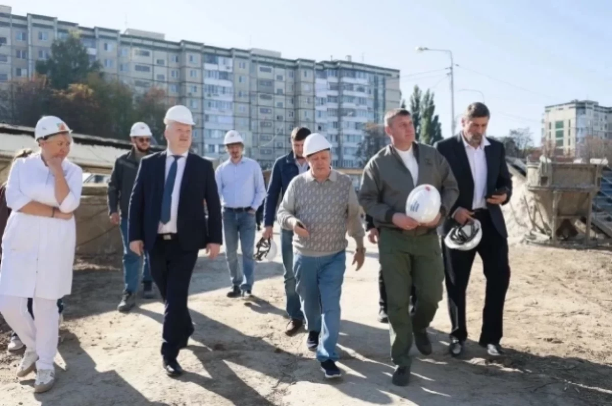 Александр Шуваев оценил ход строительства корпуса 2-й горбольницы Белгорода