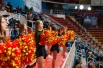 Группа поддержки «СКА-Нефтяника» переживает за свою команду.