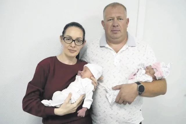 Семья уже отправилась домой. Выписка стала настоящим праздником: новоиспечённый папа не скрывал своего счастья. 