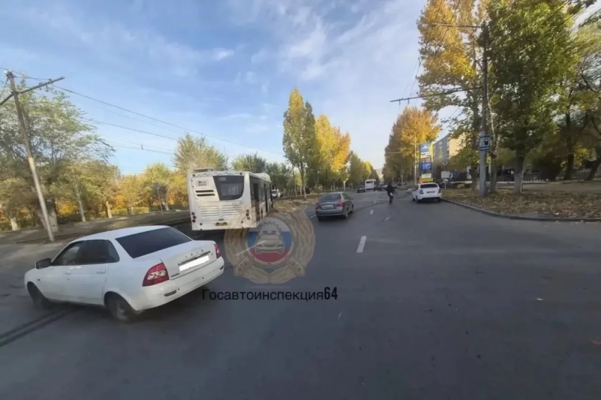 Два человека травмировались в ДТП с автобусом в Саратове