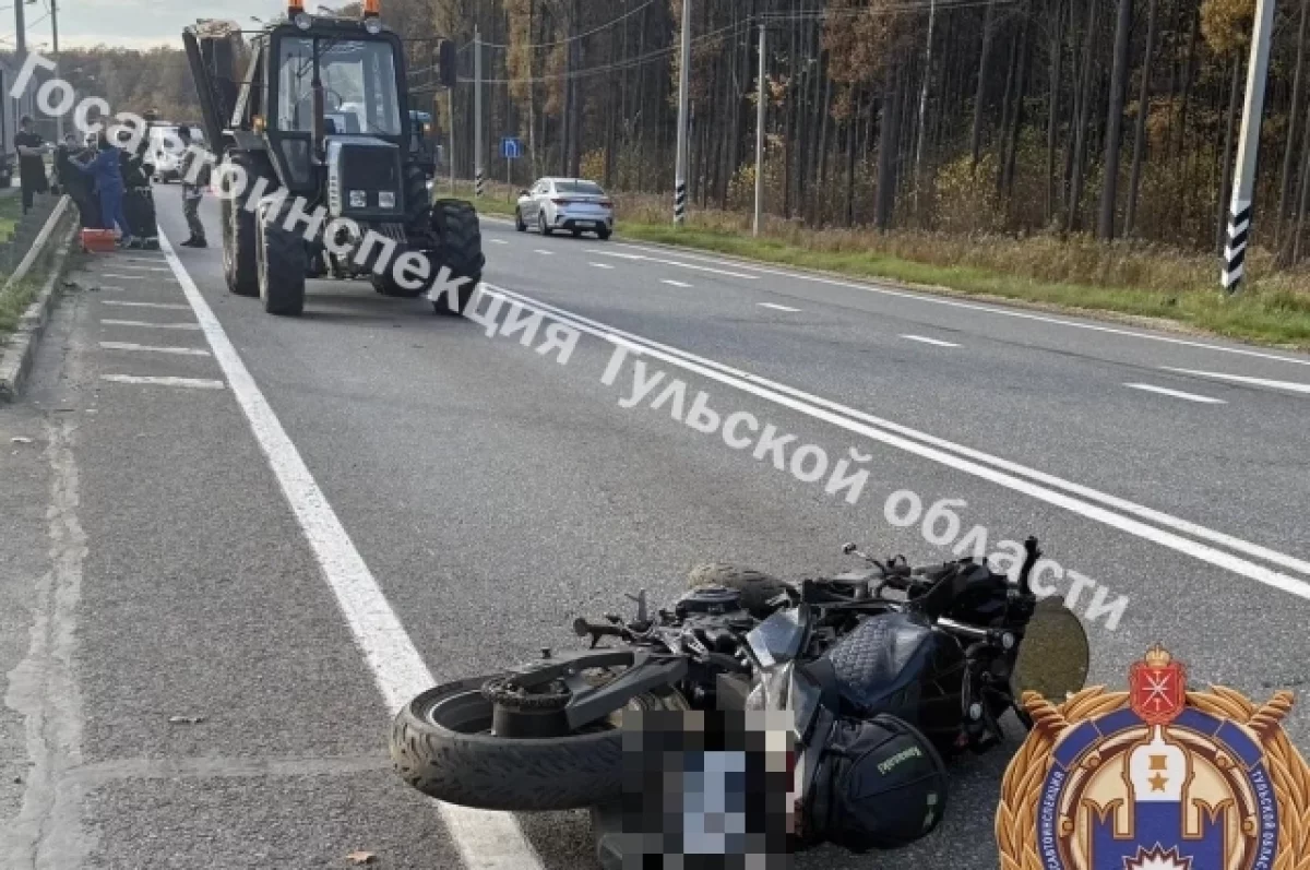 В Венёвском районе два мотоцикла столкнулись с трактором, есть пострадавшие