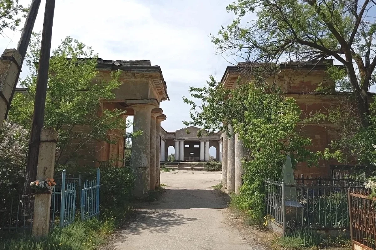 На старом кладбище с бесценным мортуарием затеплилась жизнь