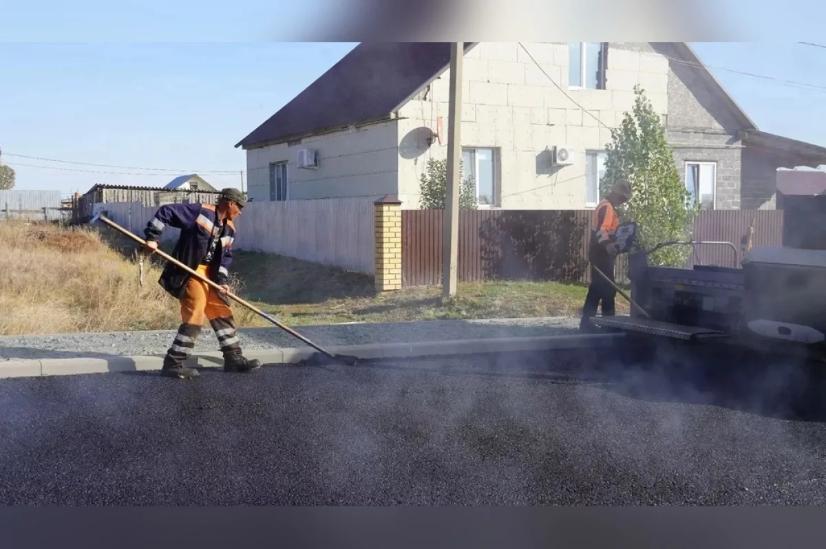 Тёплая погода позволяет продолжать ремонт дорог в Оренбурге: сделают больше