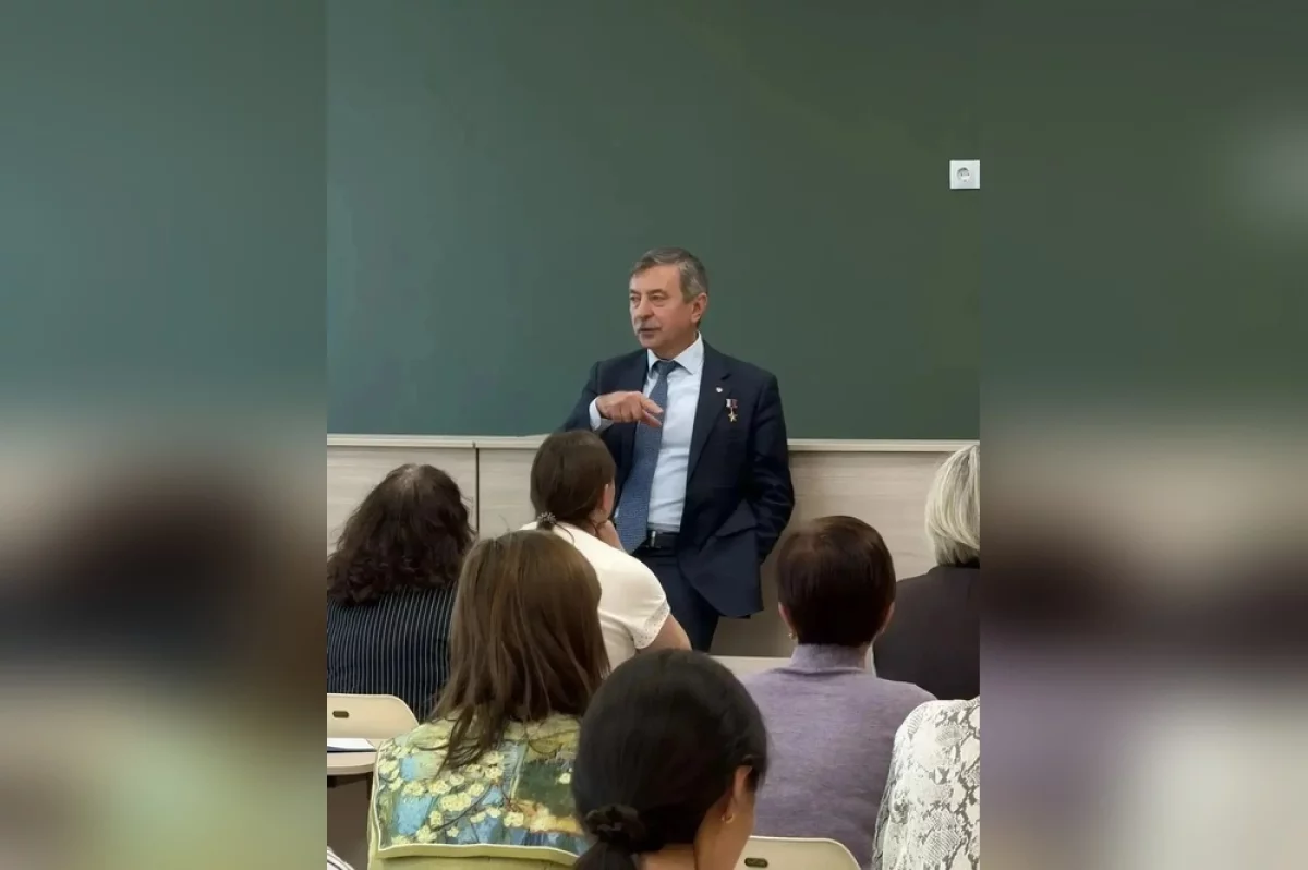 Космонавт Александр Лазуткин встретился с учениками Политехнического лицея