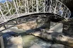 Сразу за прудом расположился мостик «Дамский каприз» и Грот любви. Место обладает интересной историей — по легенде, его построил кавалер одной из капризных дам, которая не захотела пересекать реку вброд. Современный мостик — уже третий по счёту. 