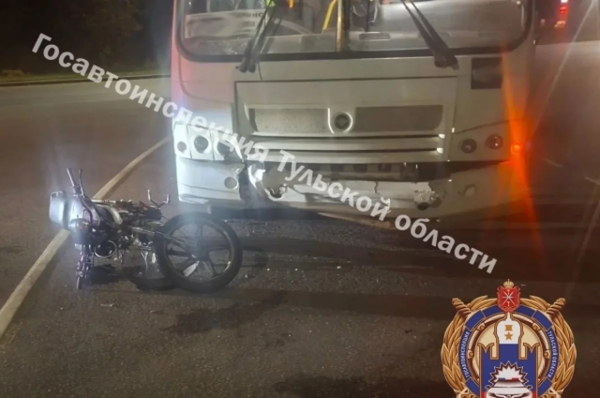 В Щёкино мопед столкнулся с автобусом, пострадал молодой водитель