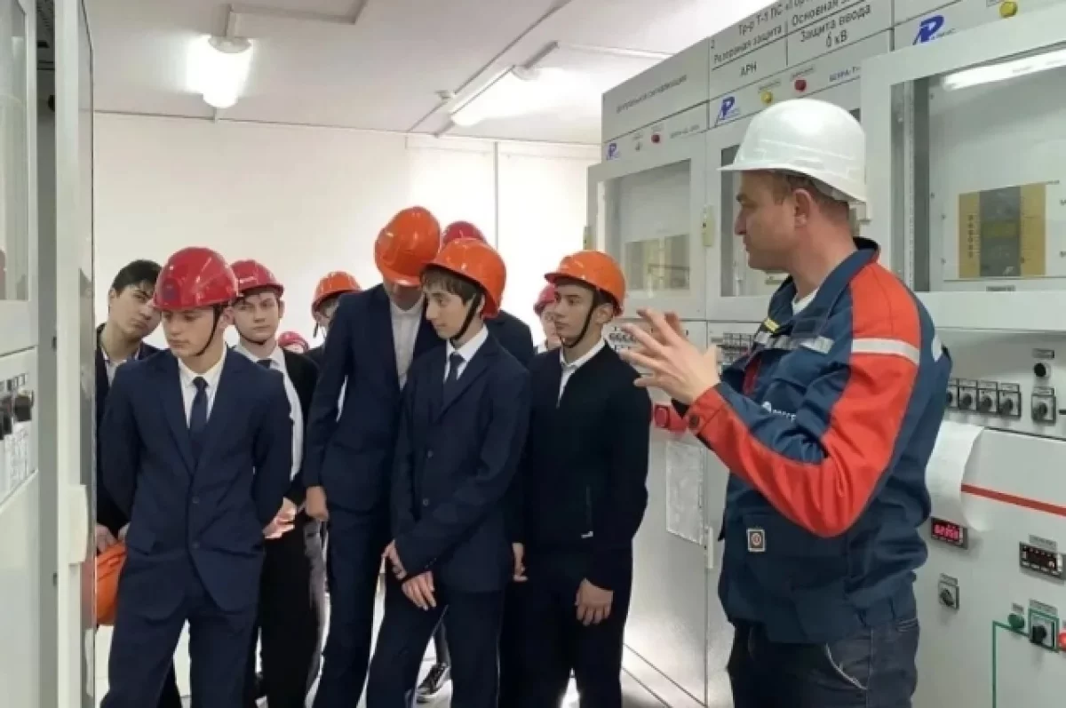 Энергетики провели для школьников экскурсию на подстанции в Северной Осетии