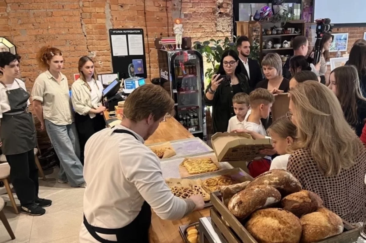 В Ростове прошёл праздничный мастер-класс по выпечке пирогов для отцов