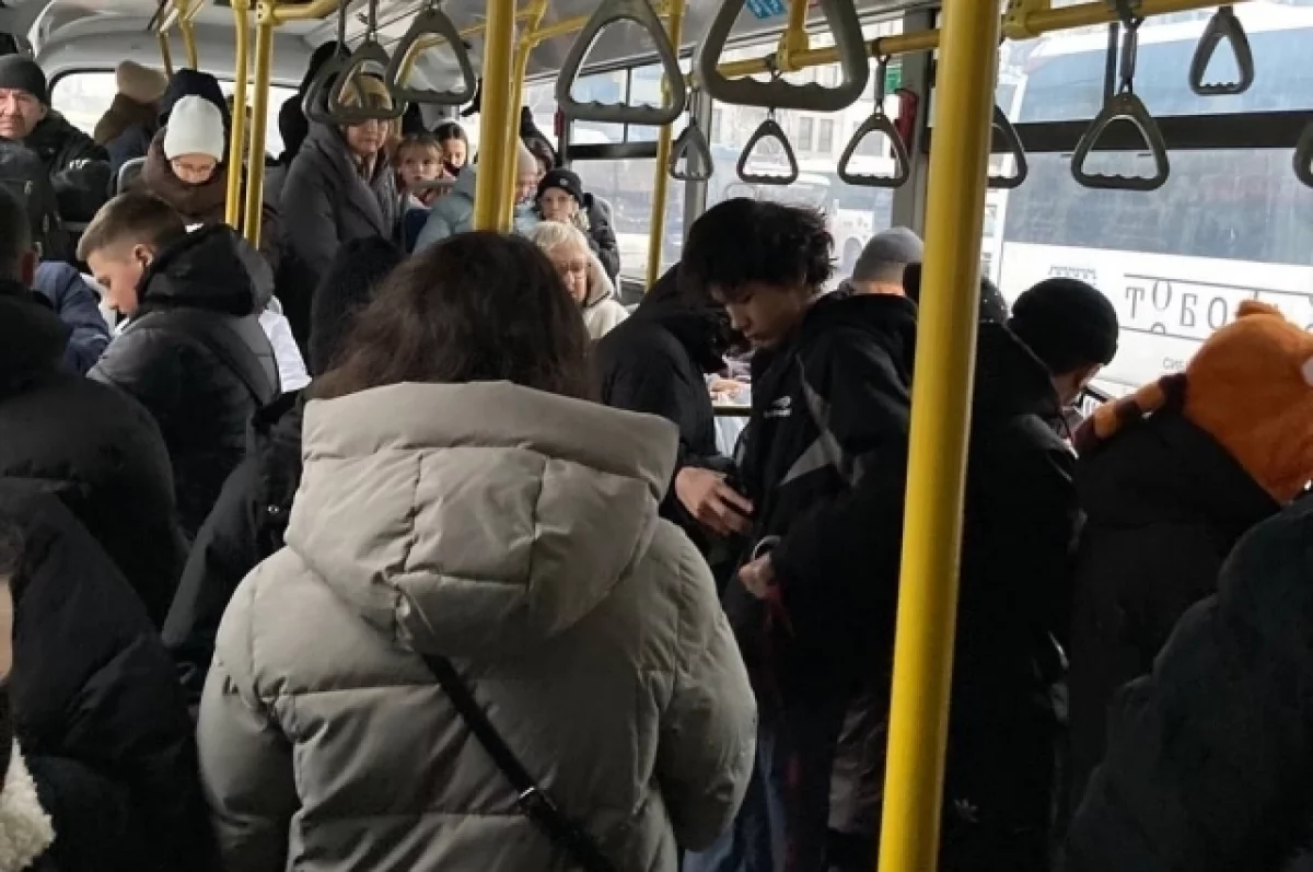 Жители деревень не могут уехать на работу, в школу и садик