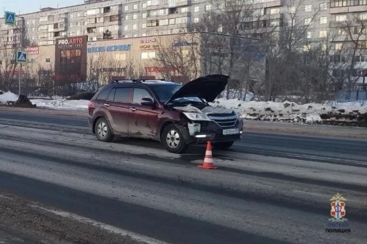 Омич сбил женщину на переходе, не пропустив её, чем причинил тяжкий вред
