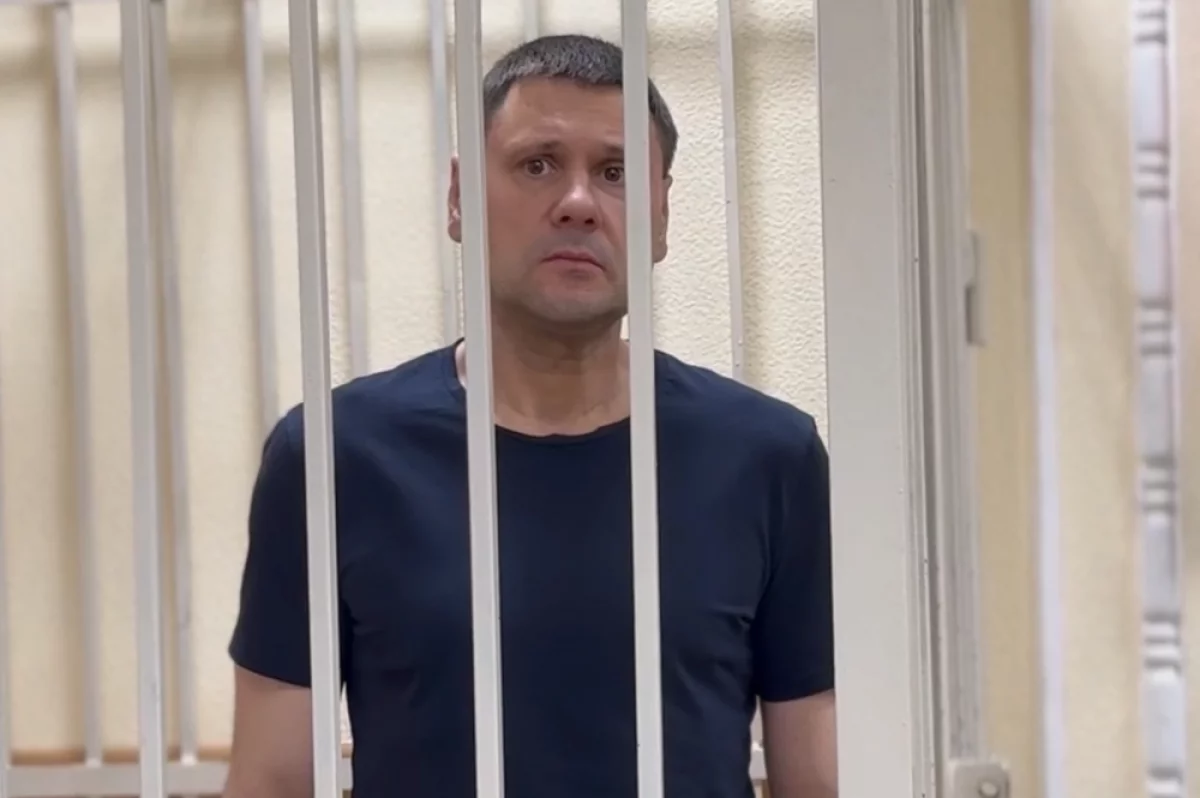 Экс-глава ГАИ Красноярского края получил 10 лет за торговлю номерами