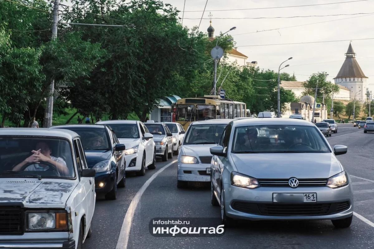 В Астрахани ввели запреты на парковку на нескольких улицах