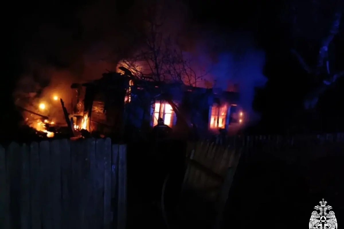 В Бологовском округе из-за неисправного холодильника сгорел жилой дом