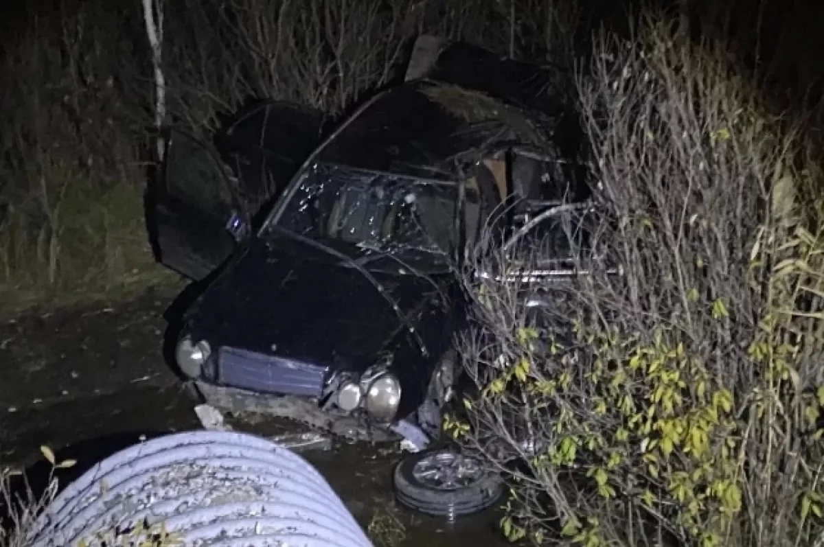 В Ярковском районе водитель Mercedes погиб после съезда в кювет