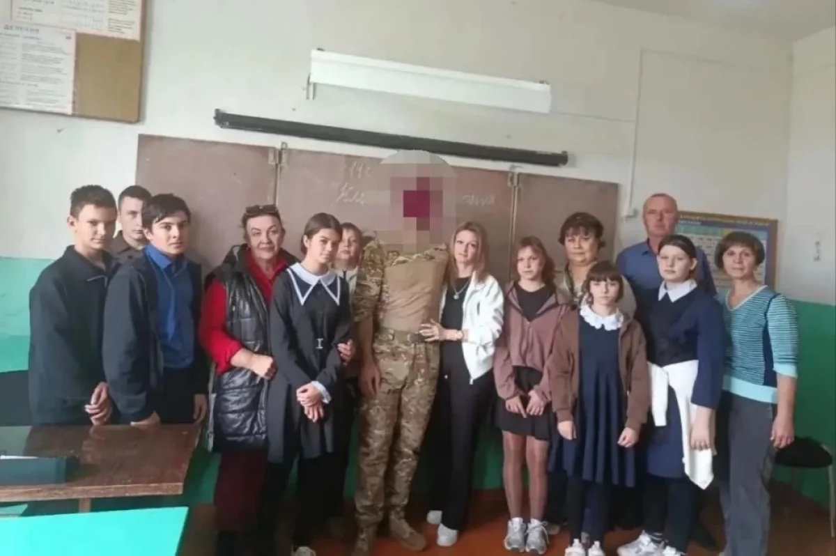 К учащимся Полтавской школы в гости приехал участник СВО