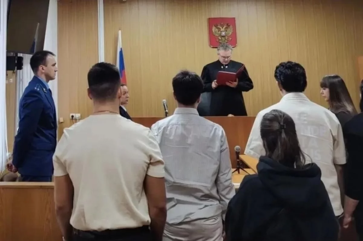 Футболисты Медиалиги осуждены за обман пенсионерки