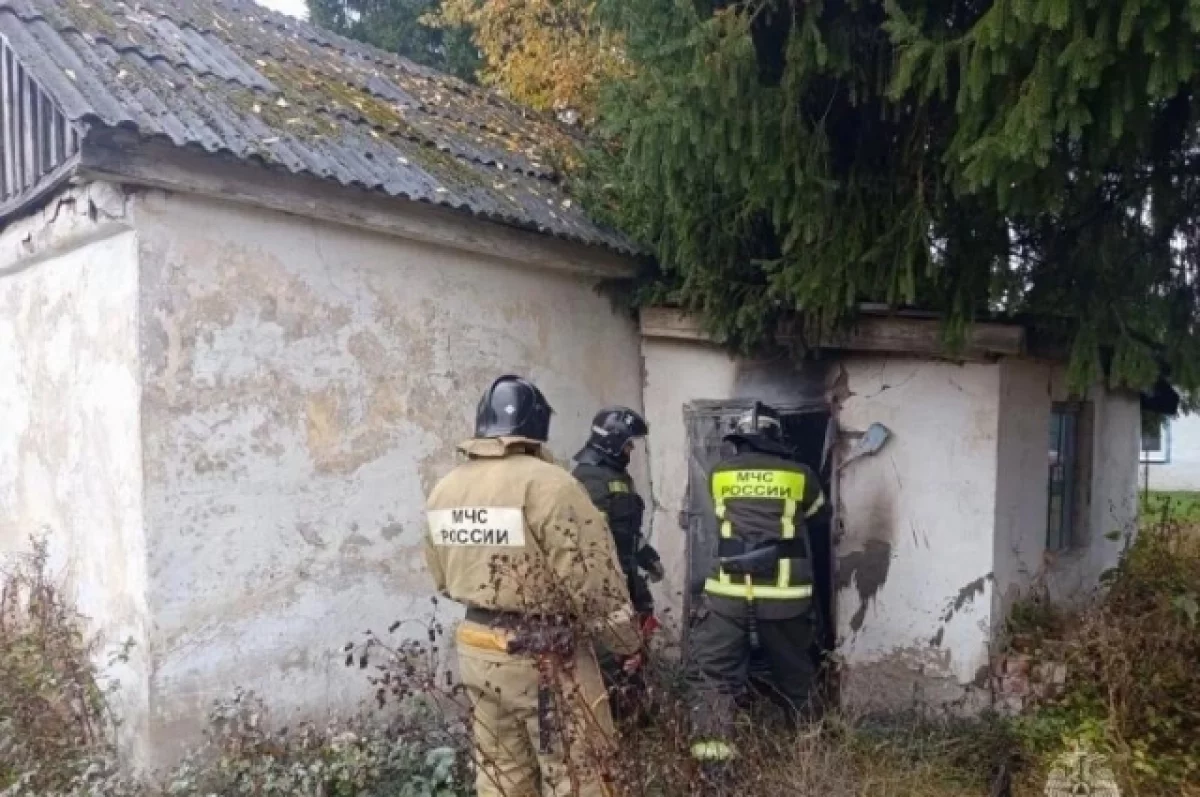 В Туле загорелось административное здание, в Арсеньевском районе — почта