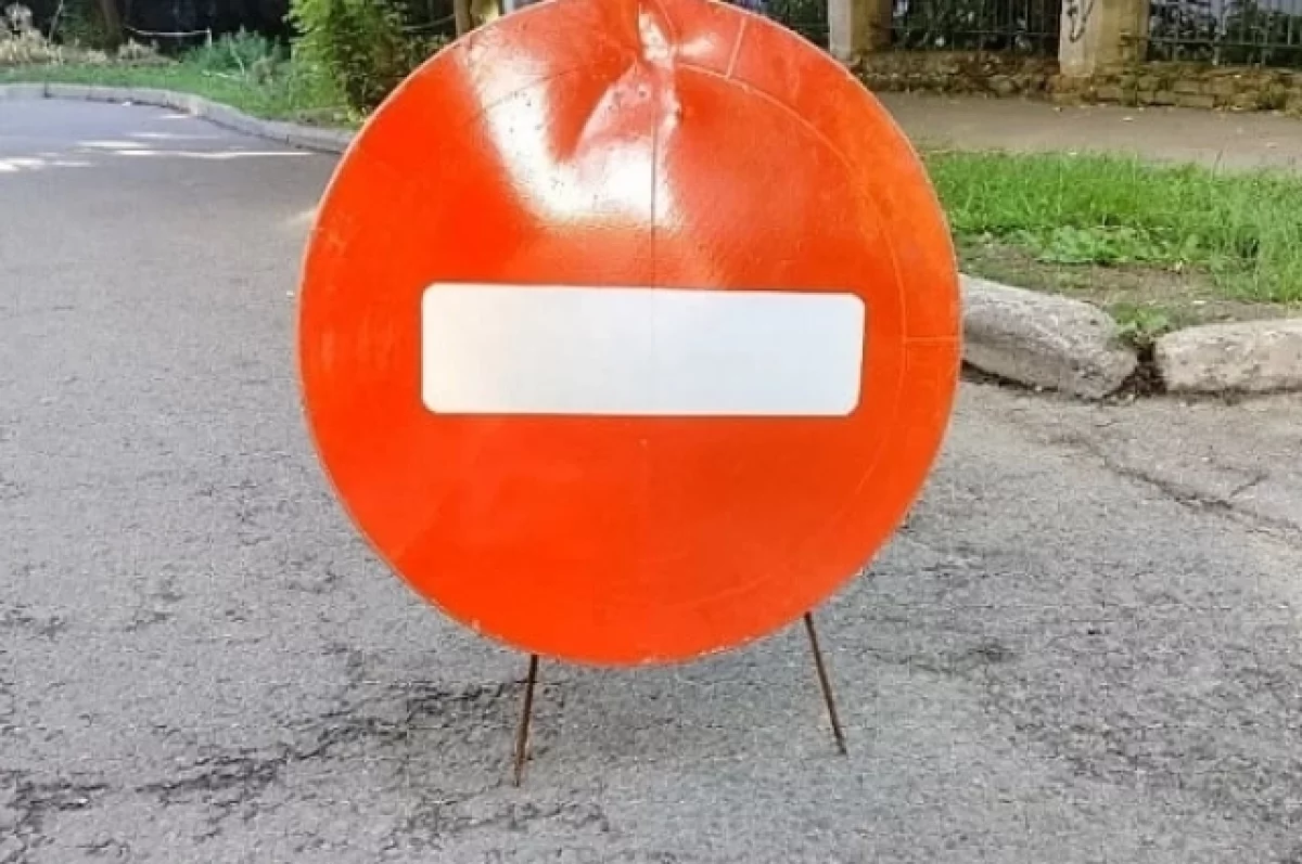 На улице Николая Васильева в Пскове оставят одну полосу на два дня