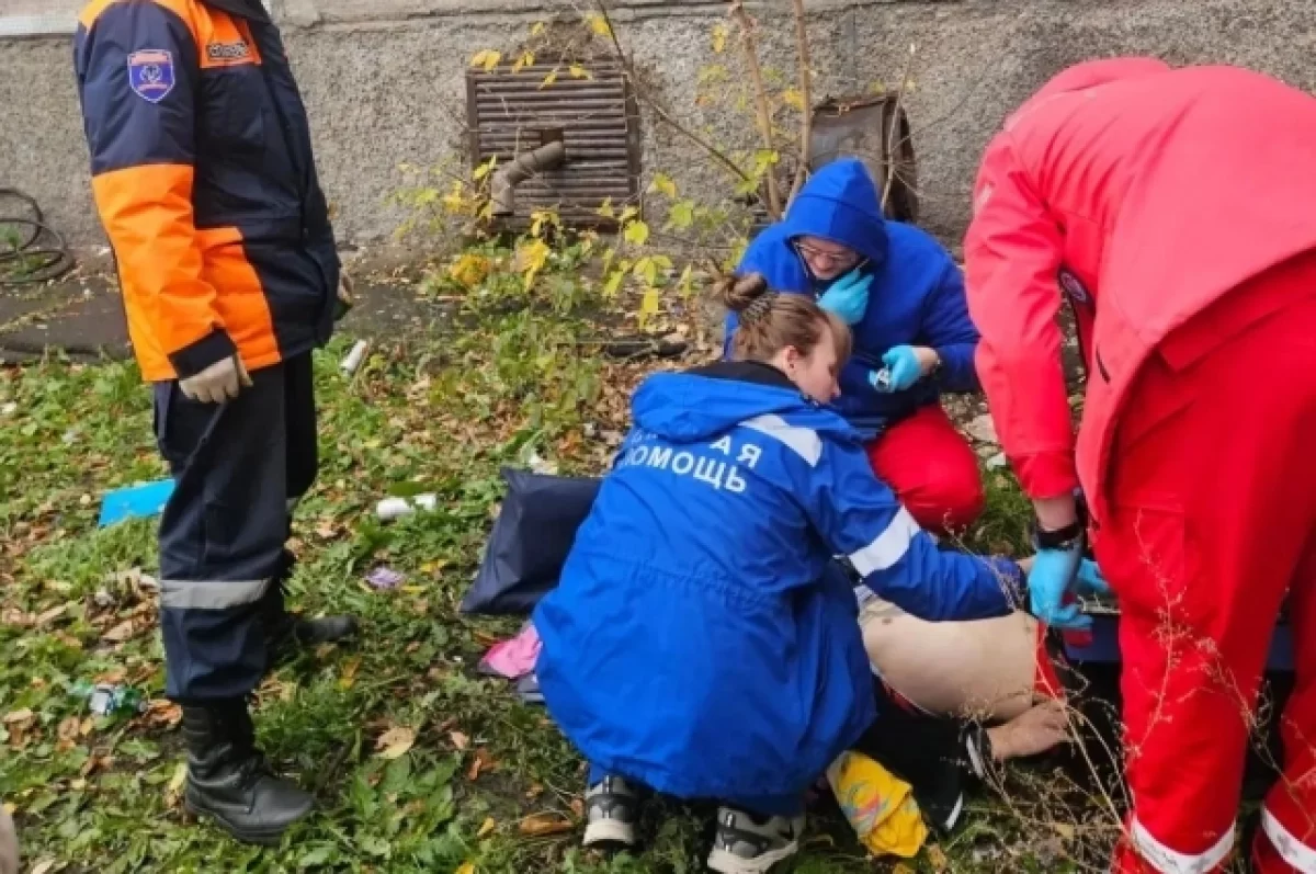 В Красноярске мужчина выпал с 8 этажа: он в тяжелом состоянии