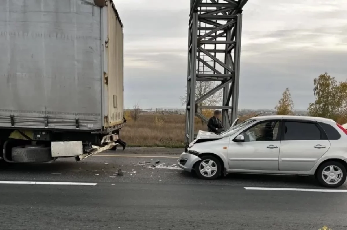 В столкновении LADA Kalina с фурой на М-5 под Сызранью ранены две женщины