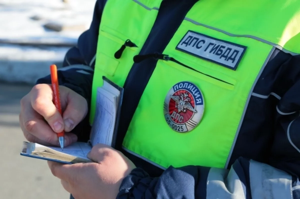 В Артеме три машины столкнулись у ТЦ: одну разорвало, другая загорелась