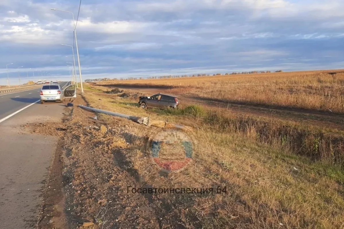 Молодой водитель Lada Kalina погиб в ДТП на саратовской трассе