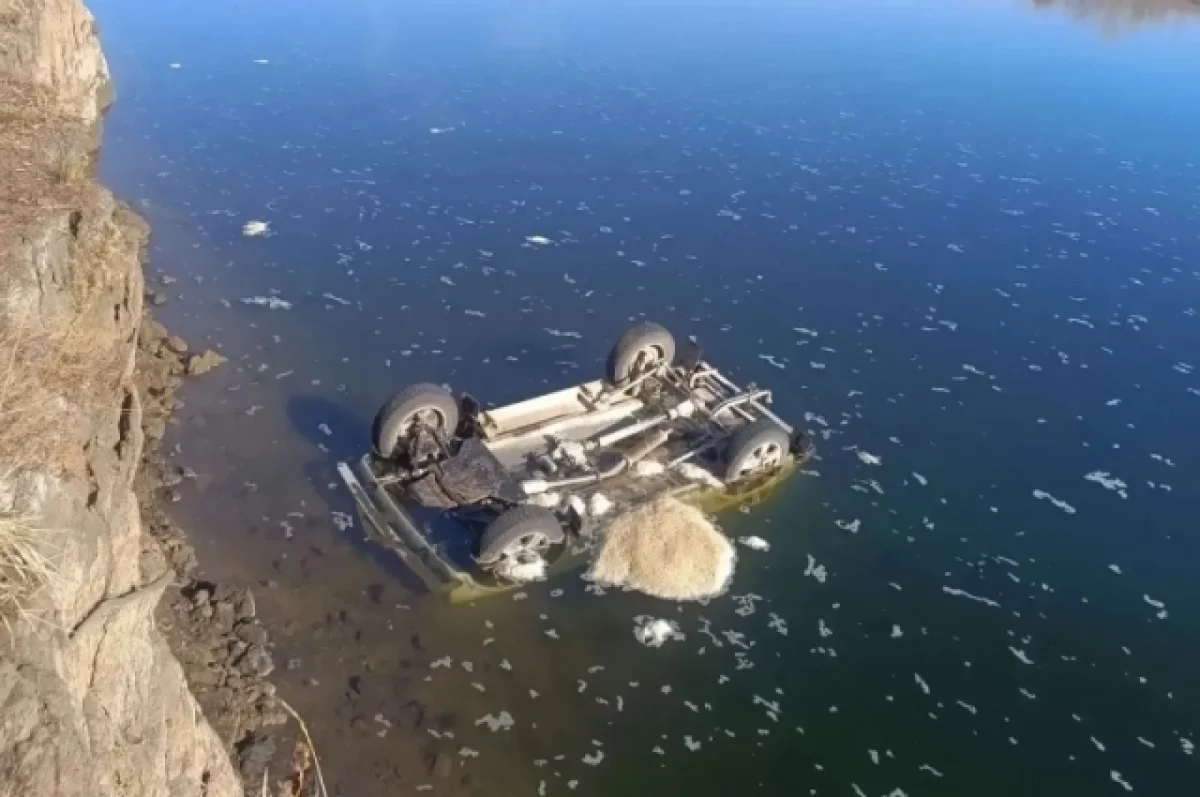 Трагедия в Кваркенском районе: «Нива» упала в Урал, водитель погиб