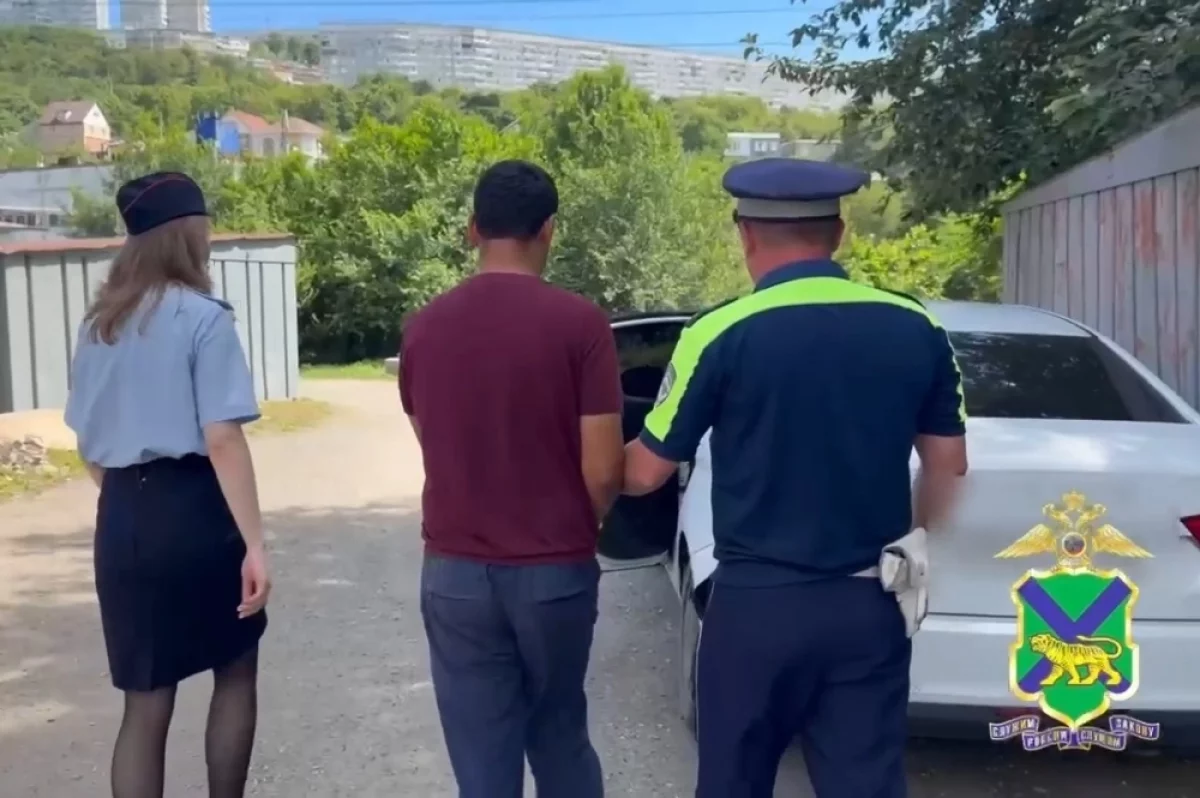 Во Владивостоке задержали двоих иностранцев с крупной партией героина