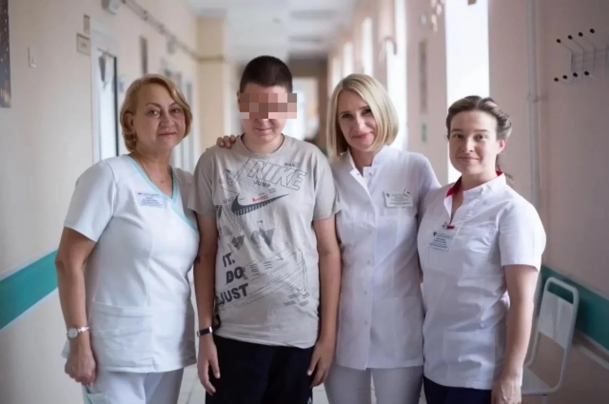 17-летнему юноше из Кузбасса, почти живущему в больнице, пересадили почку