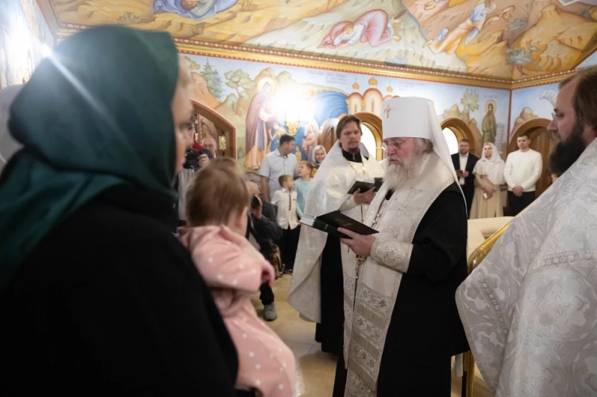 В Когалыме митрополит Павел совершил крещение детей из многодетных семей