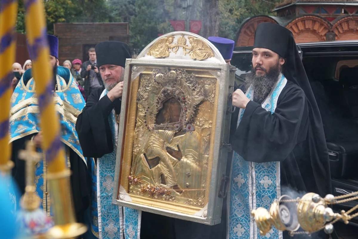 Икону «Умиление» из Псково-Печерского монастыря встретили в Краснодаре