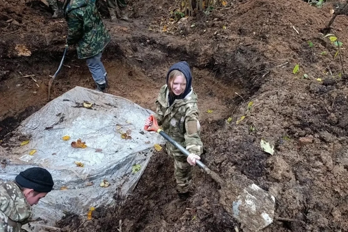 В дновском Колотушино подняли останки почти 250 погибших в годы войны
