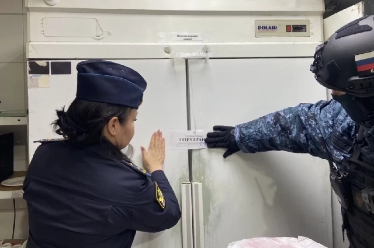 В Екатеринбурге на два месяца закрыли чайхану из-за тараканов в мясном цехе